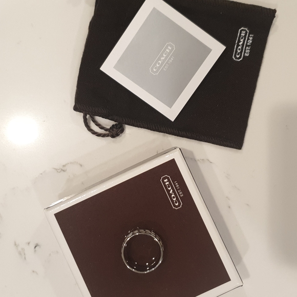 Coach ring - Picture 2 of 8